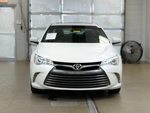 Used 2017 Toyota Camry XLE FWD image 2