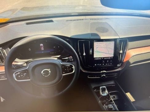 Used 2024 Volvo XC60 B5 Ultimate w/ Protection Package Premier AWD/4WD image 4