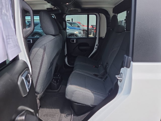 Used 2024 Jeep Gladiator Mojave AWD/4WD image 25
