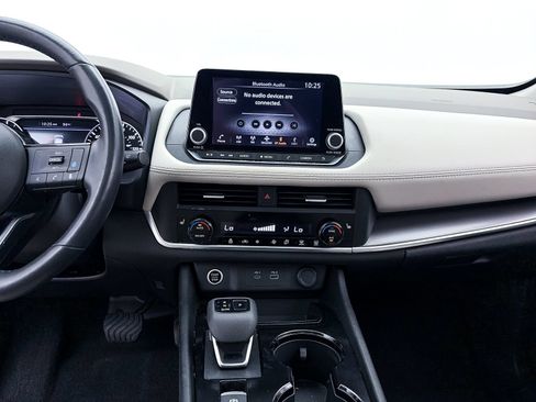 Used 2023 Nissan Rogue SV w/ SV Premium B Package FWD image 8