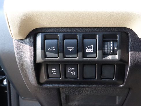 Used 2022 Subaru Ascent Touring image 16