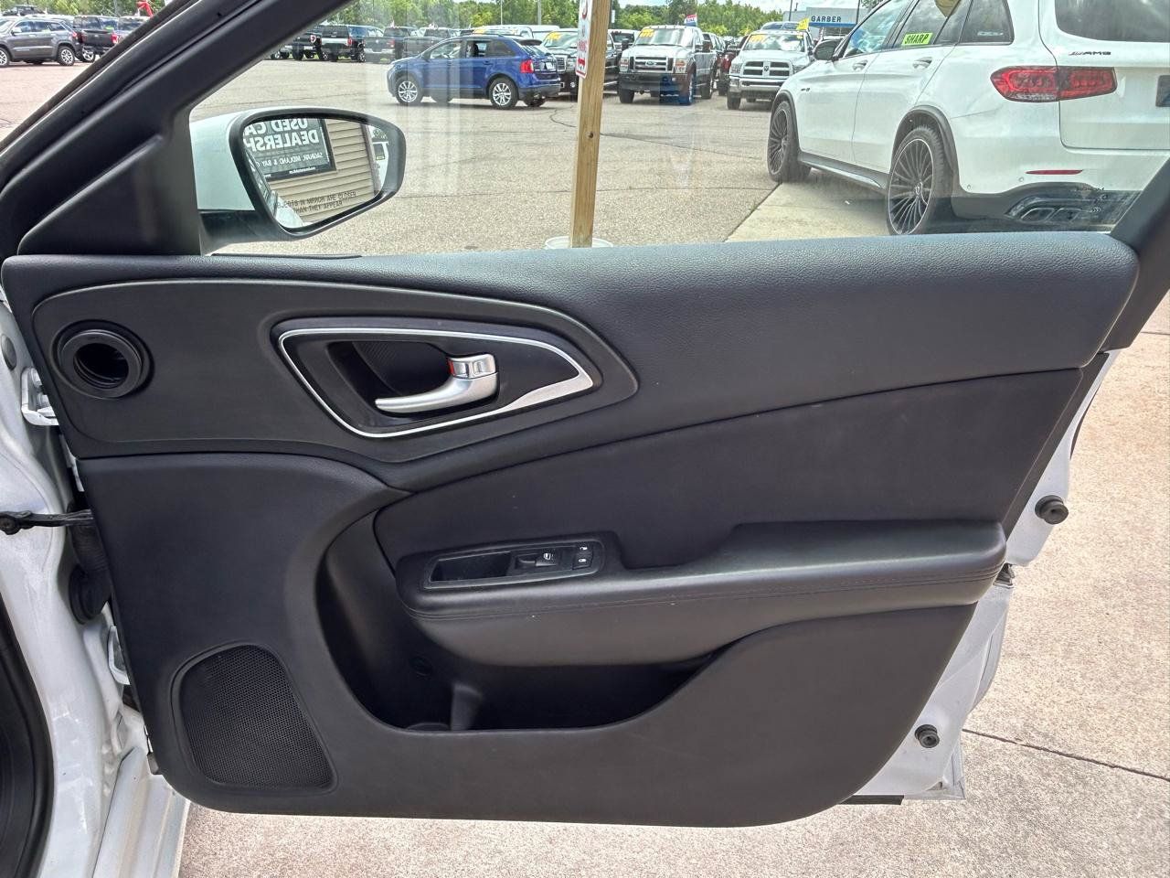 Used 2015 Chrysler 200 Limited w/ Convenience Group FWD image 16