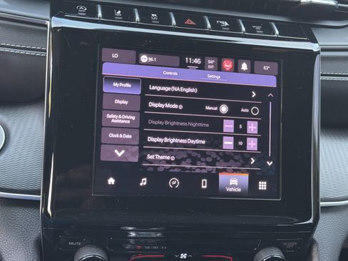 Used 2025 Jeep Grand Cherokee Laredo X RWD image 6