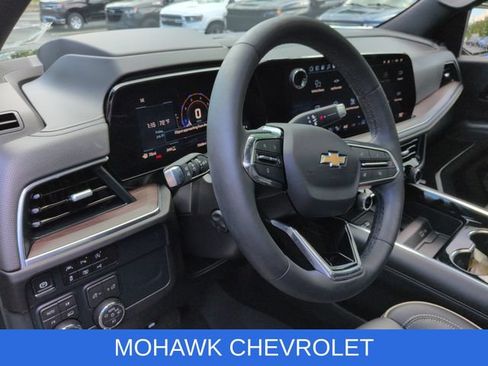 Used 2026 Chevrolet Suburban Premier AWD/4WD image 9