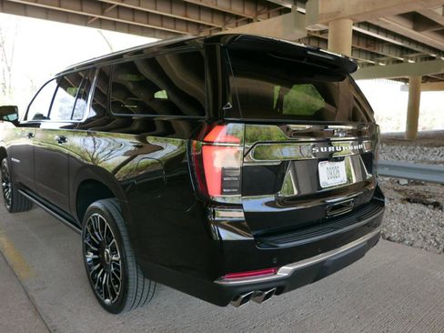 Used 2025 Chevrolet Suburban High Country AWD/4WD image 60