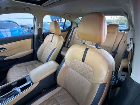 Used 2021 Nissan Sentra SV w/ SV Premium Package image 12