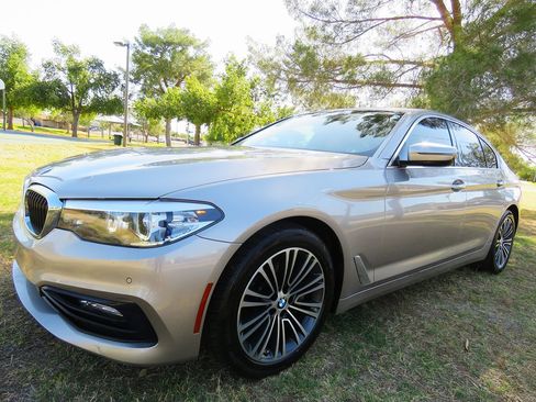 Used 2018 BMW 530i RWD image 2