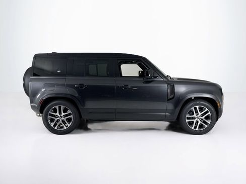 Used 2024 Land Rover Defender 110 SE image 6