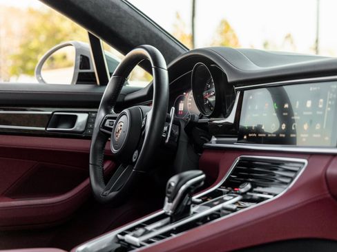 Used 2023 Porsche Panamera Turbo S Executive image 44