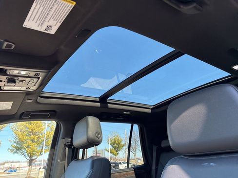 Used 2022 Chevrolet Tahoe Z71 w/ Luxury Package image 2