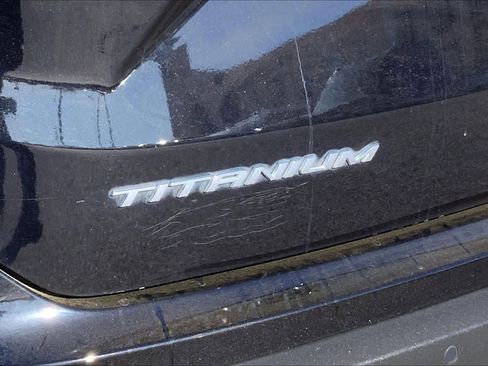 Used 2022 Ford Edge Titanium image 10