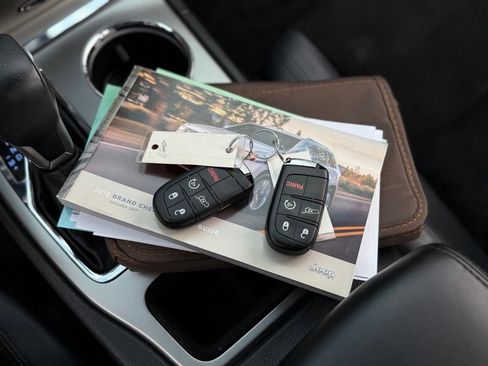 Used 2018 Jeep Grand Cherokee Altitude AWD/4WD image 5
