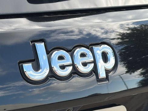 Used 2020 Jeep Grand Cherokee Limited RWD image 11