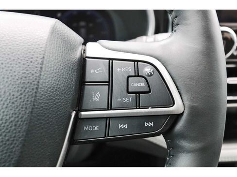Used 2023 Toyota Highlander Limited FWD image 18