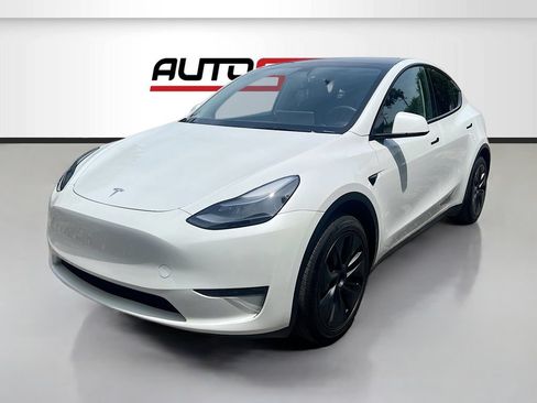 Used 2024 Tesla Model Y Long Range RWD image 3