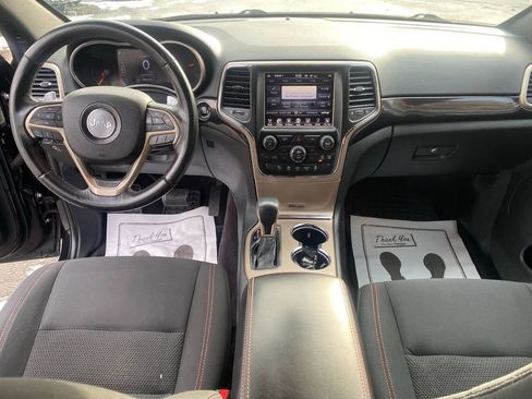 Used 2016 Jeep Grand Cherokee Laredo 75th Anniversary AWD/4WD image 16