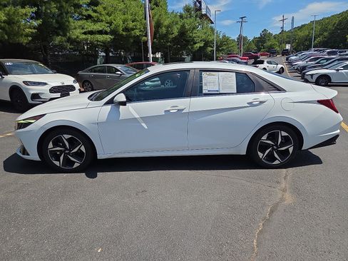 Used 2022 Hyundai Elantra SEL w/ Convenience + Premium Package FWD image 6