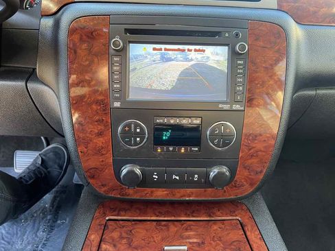 Used 2013 Chevrolet Suburban LTZ image 5