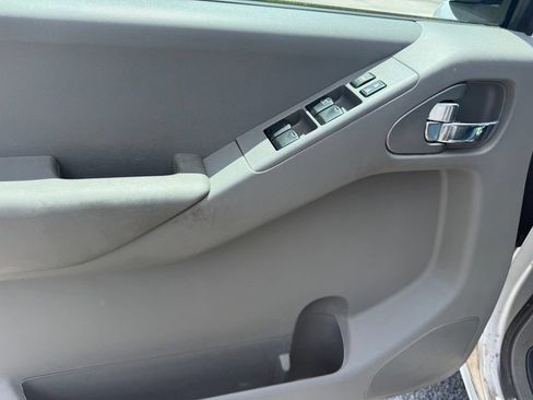 Used 2013 Nissan Frontier SV RWD image 5