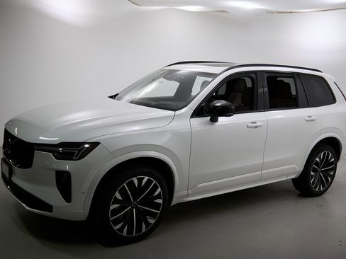 New 2026 Volvo XC90 B6 Ultra w/ Lounge Package image 6