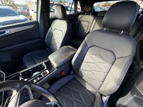 Used 2025 Volkswagen Atlas Cross Sport SE image 37