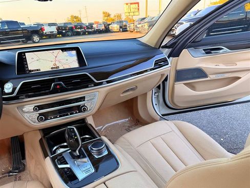 Used 2016 BMW 740i image 34