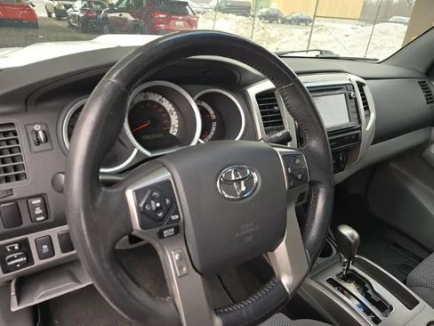 Used 2015 Toyota Tacoma PreRunner w/ TRD Sport Package image 17