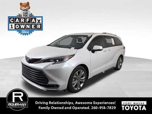 Used 2023 Toyota Sienna Platinum FWD image 1