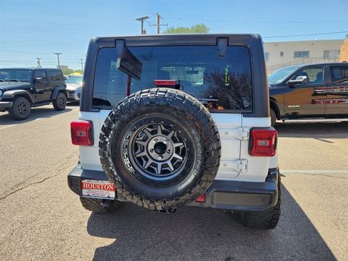 Used 2018 Jeep Wrangler Unlimited Sahara image 2