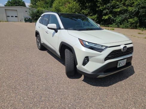 Used 2022 Toyota RAV4 Limited AWD/4WD image 23