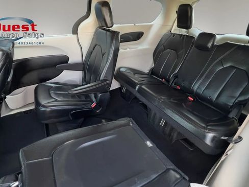 Used 2018 Chrysler Pacifica Touring-L Plus FWD image 14