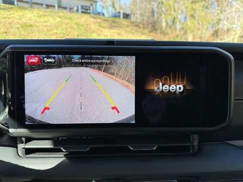 New 2026 Jeep Wrangler Unlimited Sahara AWD/4WD image 25