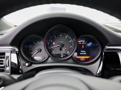 Certified 2022 Porsche Macan AWD/4WD image 15
