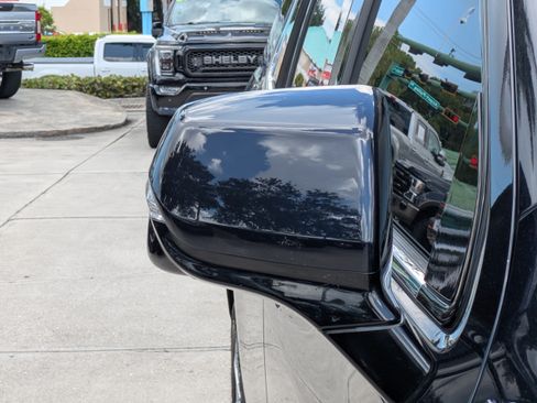 Used 2022 Chevrolet Tahoe High Country RWD image 10
