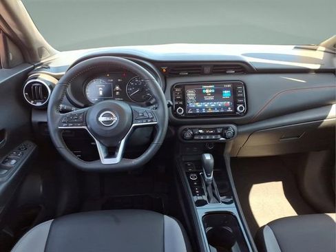 Used 2023 Nissan Kicks SR w/ SR Premium Package FWD image 16