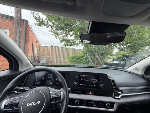 Used 2025 Kia Sportage LX FWD image 32