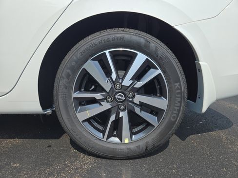 New 2025 Nissan Versa SV w/ Trunk Package image 9