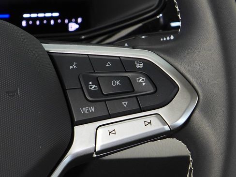 Certified 2025 Volkswagen Taos S FWD image 28