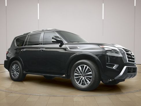 Used 2024 Nissan Armada SL w/ Captain's Chairs Package AWD/4WD image 28