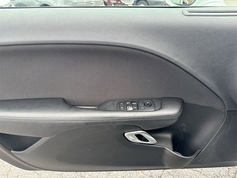 Used 2019 Dodge Challenger SXT image 15