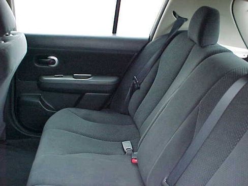 Used 2011 Nissan Versa 1.8 S w/ Plus Pkg image 10