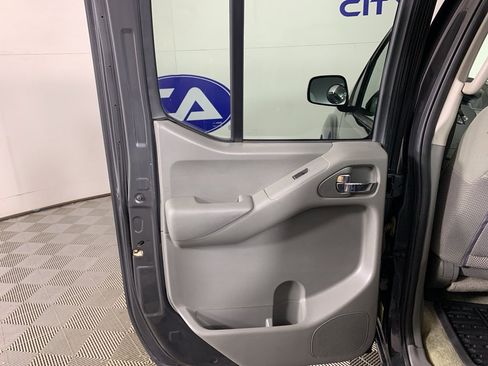 Used 2015 Nissan Frontier SV image 29