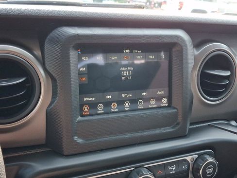 Used 2022 Jeep Wrangler Unlimited Sport AWD/4WD image 16