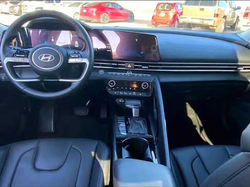 Used 2025 Hyundai Elantra Limited image 16