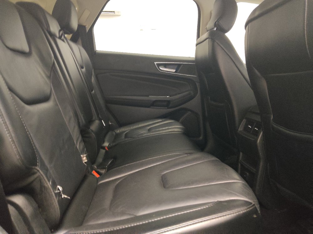 Used 2015 Ford Edge Titanium FWD image 19