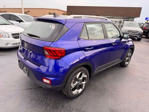 Used 2022 Hyundai Venue SEL FWD image 5