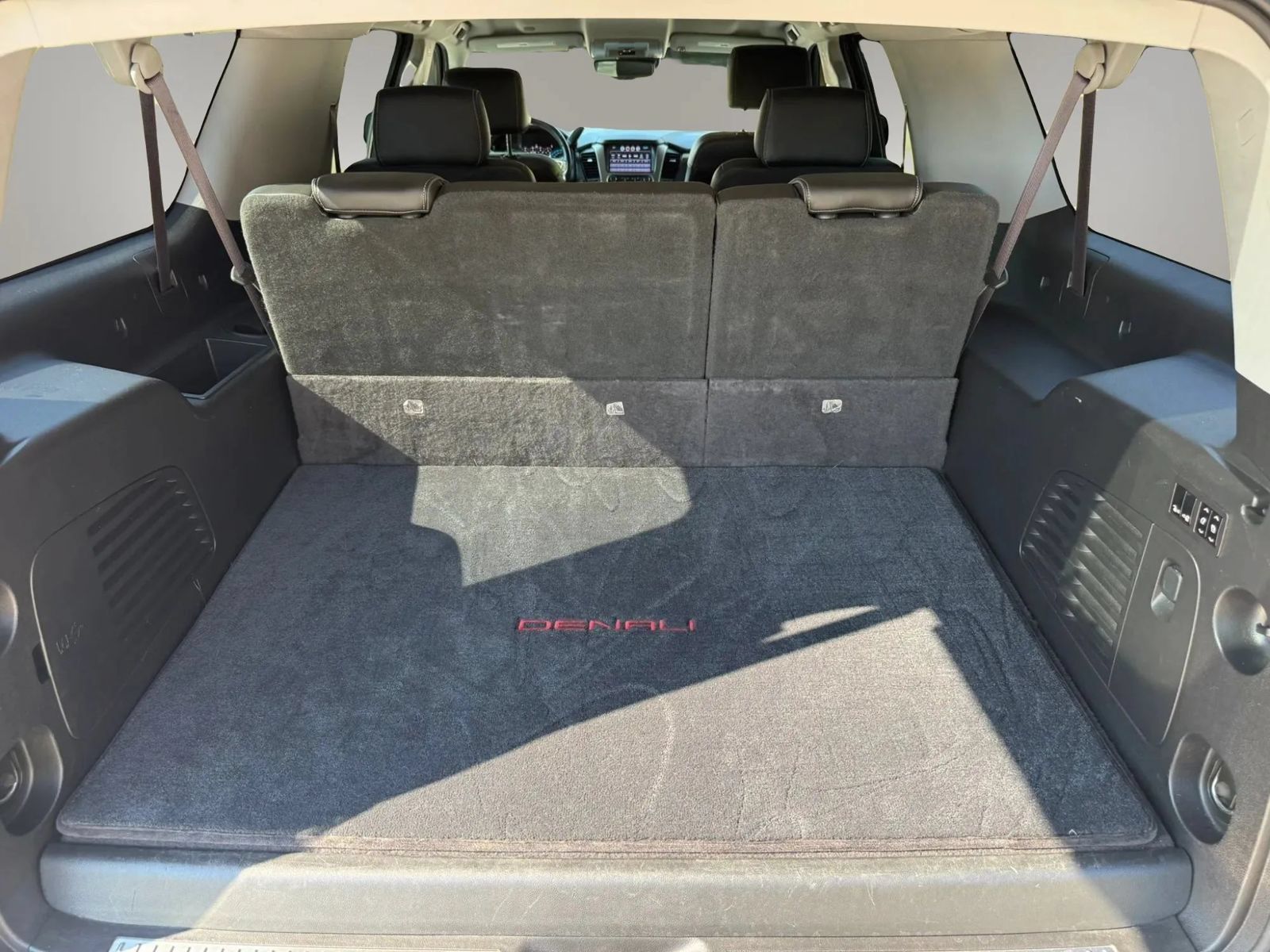 Used 2017 GMC Yukon XL Denali RWD image 13