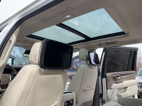 Used 2021 GMC Yukon XL Denali w/ Denali Premium Package image 26