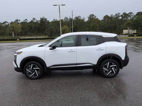 New 2026 Nissan Kicks SV FWD image 8