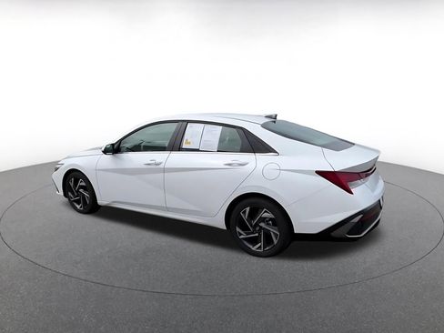 Used 2025 Hyundai Elantra SEL FWD image 10